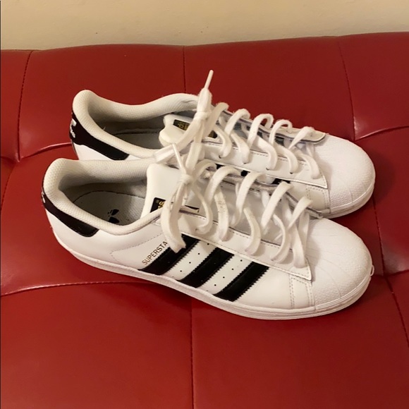 Superstar Shoes ( Girls grade school ) - Picture 3 of 6